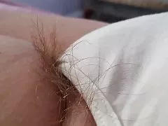 Kauan häpykarvat roikkuu vaimon pantys, jalat