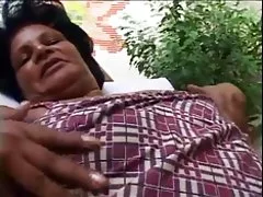 54 v vanha musta mummo vanessa rakastaa imeä ja vittu bbc