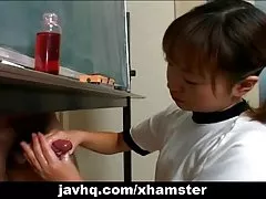 Japanin cutie itsuki wakana runkata kovaa munaa sensuroimatonta