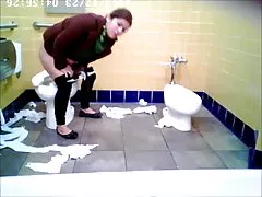 Puolella tavoin kyykky