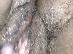 Ebony märkä karvainen pimppi solo pelaa